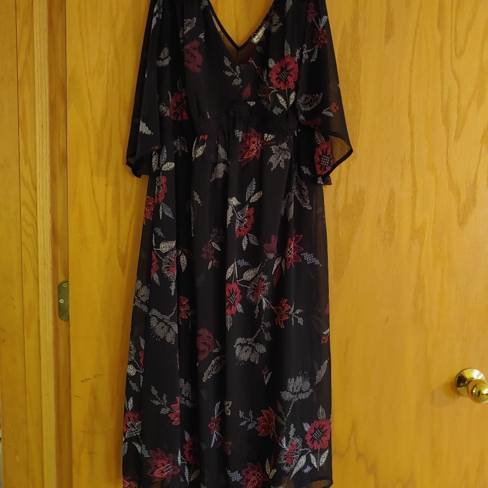 Floral print dress with open flowy sleeves